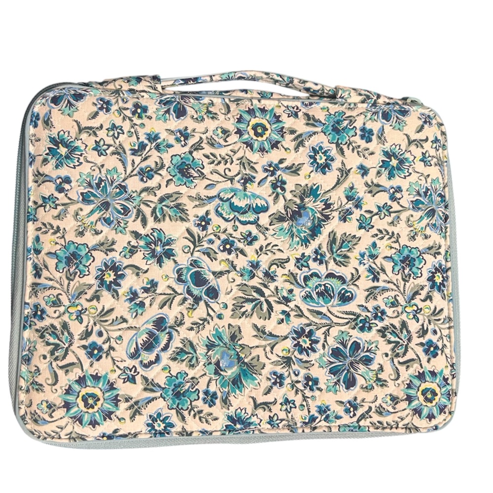 Vera Bradley Quilted Bible Cover & Organizer Portfolio - Blue Floral secure hold